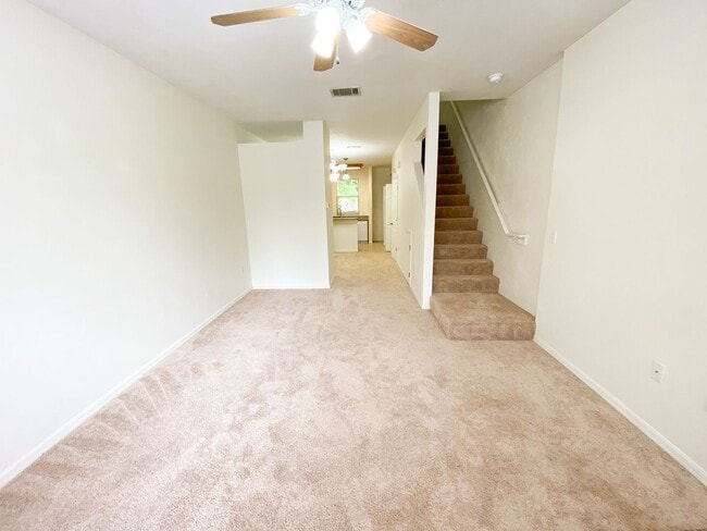 Building Photo - Victoria Station #156 - Pet Friendly!