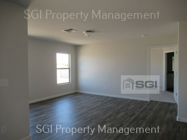 Foto del edificio - BEAUTIFUL 4 BEDROOM CASA GRANDE HOME!!