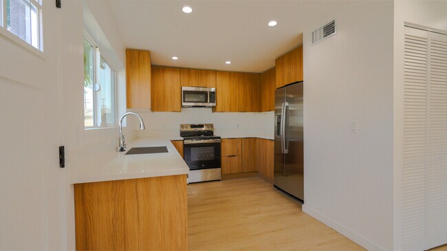 Foto del edificio - 130 W 59th Pl
