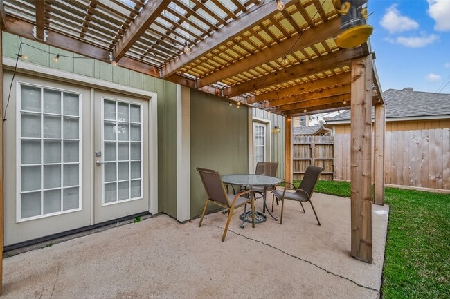 Foto del edificio - 1226 Crossfield Dr