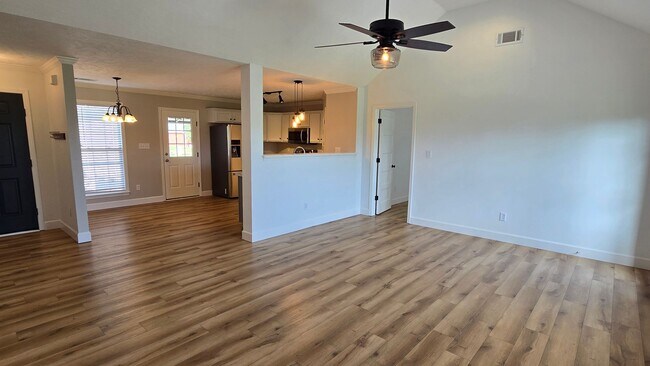 Foto del edificio - Beautiful home just minutes to Medina Middle School with Lawn care included