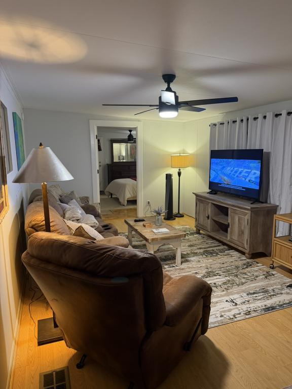 Foto del edificio - 1219 Thomas Dr