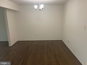 Building Photo - 615 Silver Ct