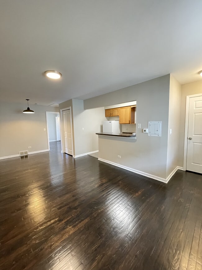 Building Photo - 565 Sidney Ave