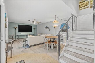 Building Photo - 6162 SE Riverboat Dr