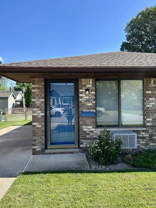 Primary Photo - 1462 Euclid St