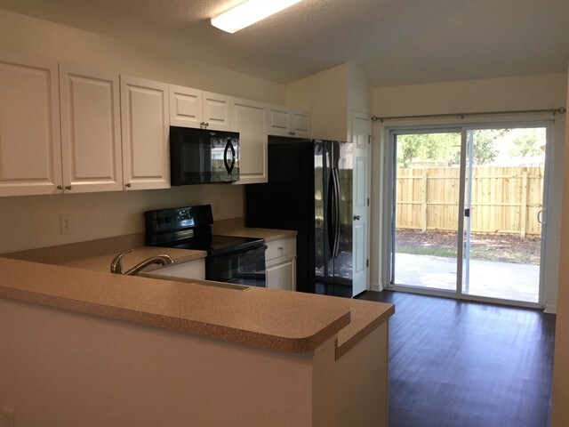 Foto del edificio - 7512 Oxford Garden Cir