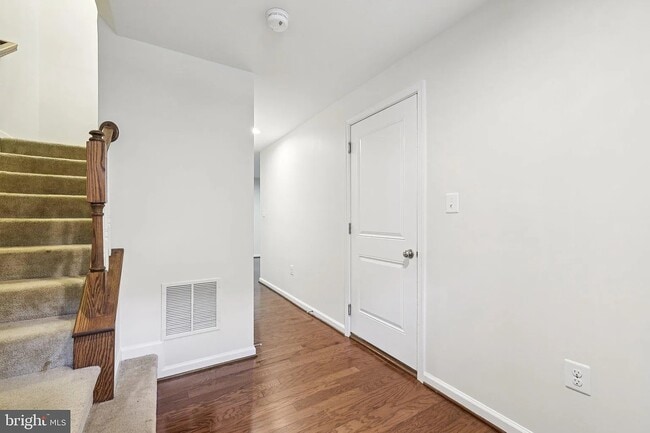 Foto del edificio - 8074 Locust Mill St