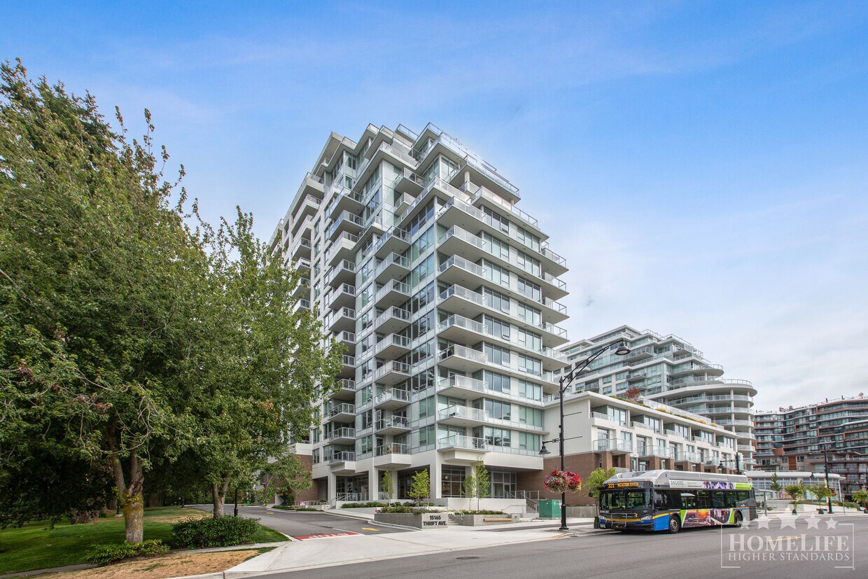 Photo principale - Stunning 2 Bed, 2 Bath Condo with Ocean Vi...