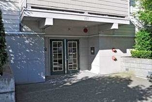 Building Photo - 2 bedroom in Seattle WA 98109