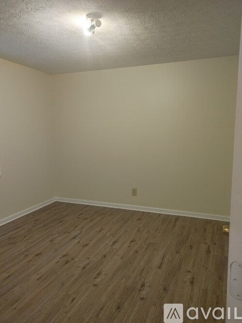 Foto del edificio - 464 Bussey Ave