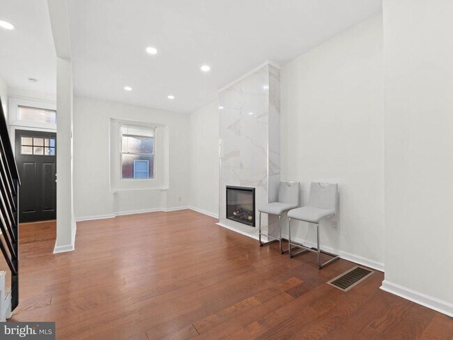 Foto del edificio - 2443 Nicholas St