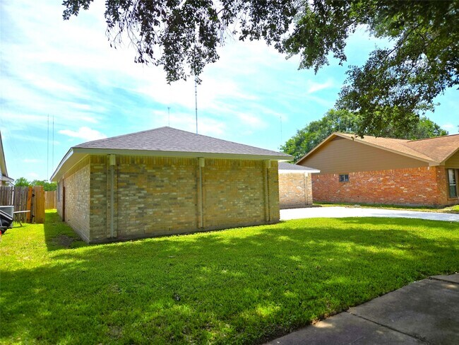 Foto del edificio - 17223 Artwood Ln