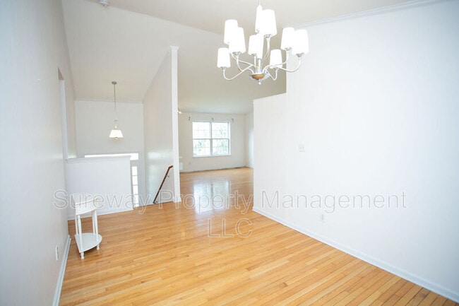 Building Photo - 712 Sage Hill Dr