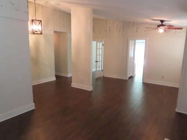 Foto del edificio - Nicely updated 4-bedroom house in Chula Vista