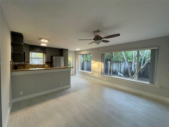 Foto del edificio - 107 SW 19th Ave