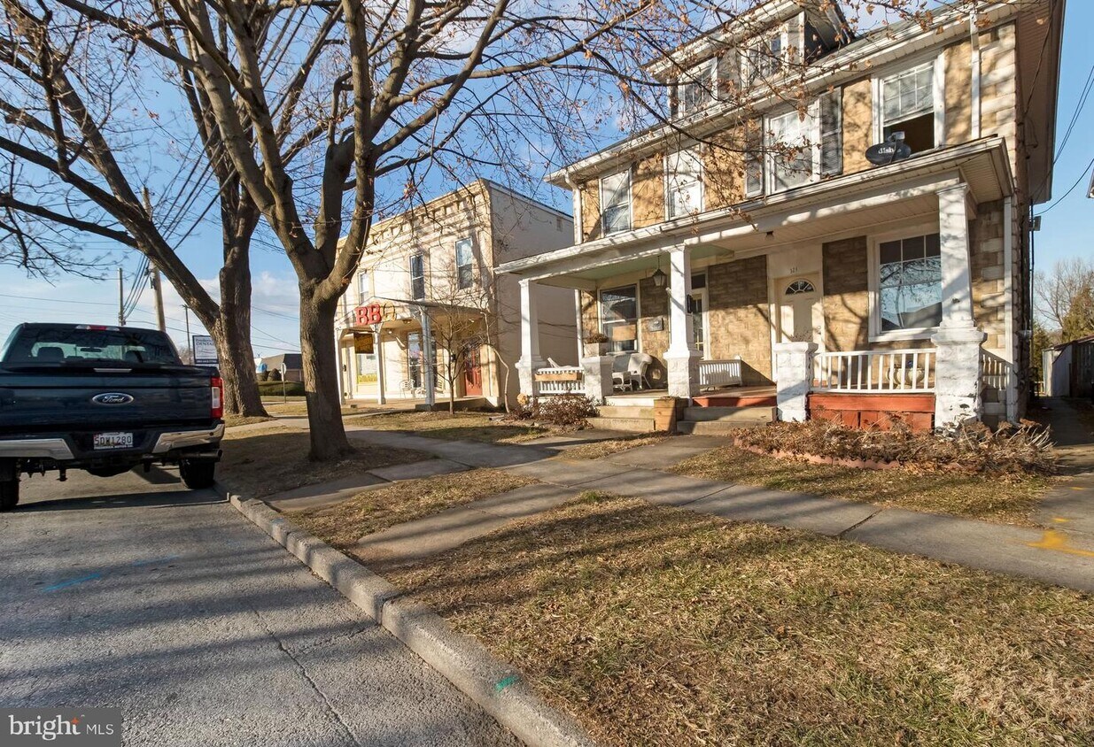 Primary Photo - 321 W 7th St