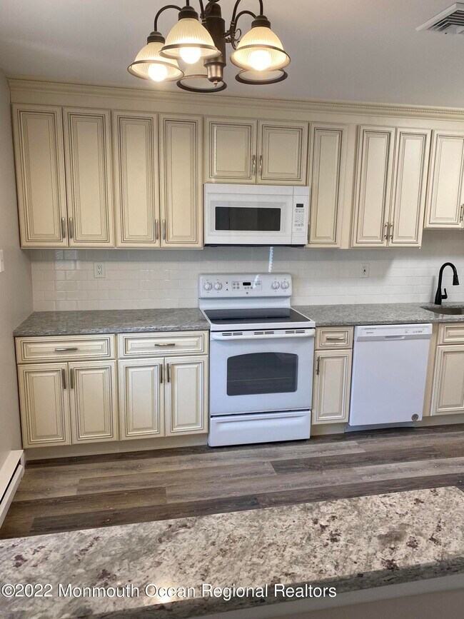 Building Photo - 240 Medford Ct