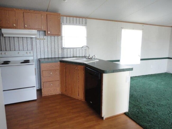 Building Photo - 68 Private Rd 1709