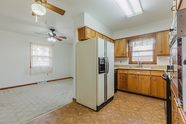 Building Photo - 509 N Mantle Ave