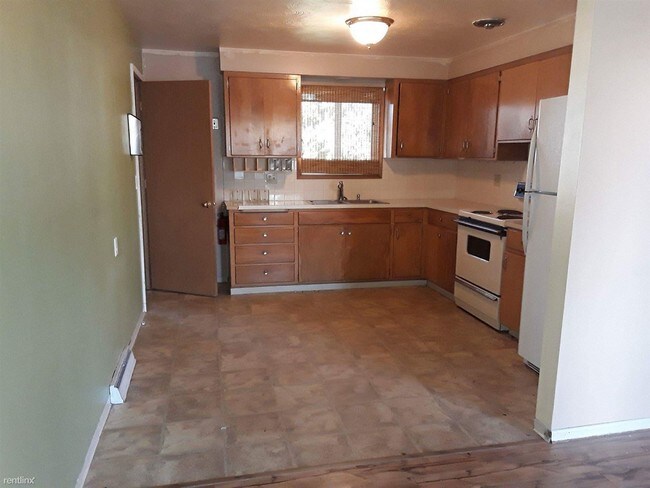 Building Photo - 2 br, 1 bath Apartment - 4217 N Burns Road
