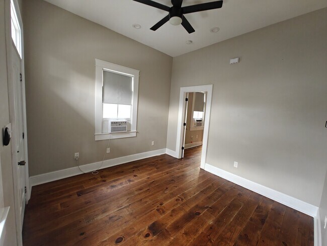 Building Photo - 915 Roch