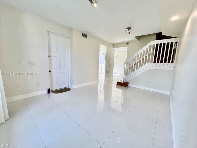Foto del edificio - 3 br, 2.5 bath Condo - 8625 SW 152nd Ave A...