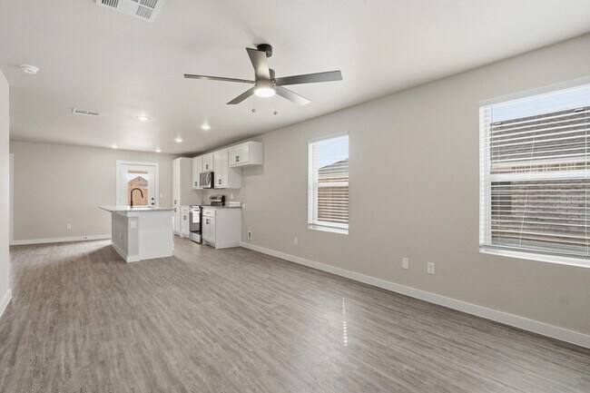 Foto del edificio - 434 Elmont St