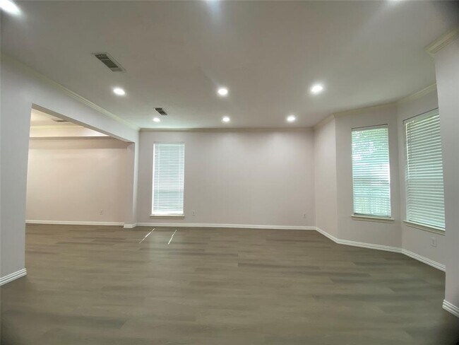 Building Photo - 15706 Springfield Dr