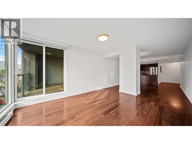 Building Photo - 535 Nicola St