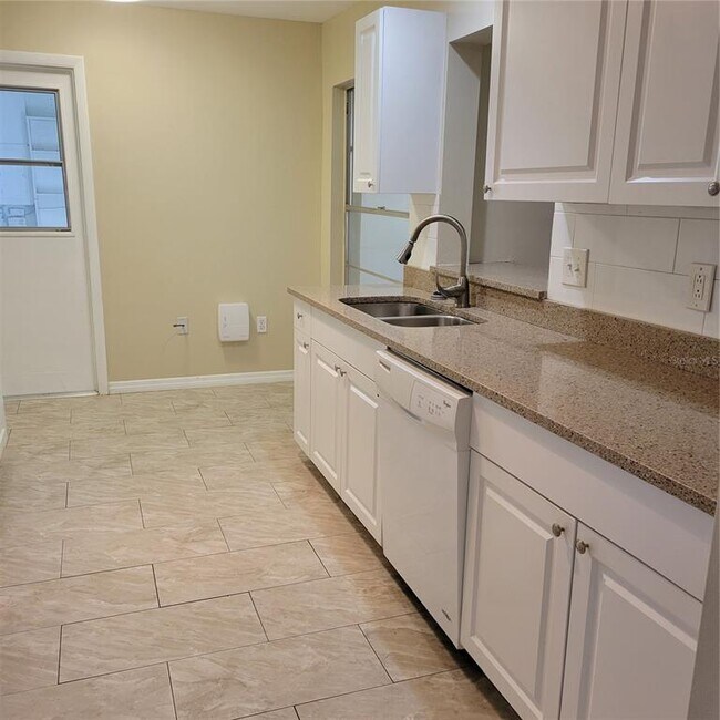 Foto del edificio - 2831 Mayflower St