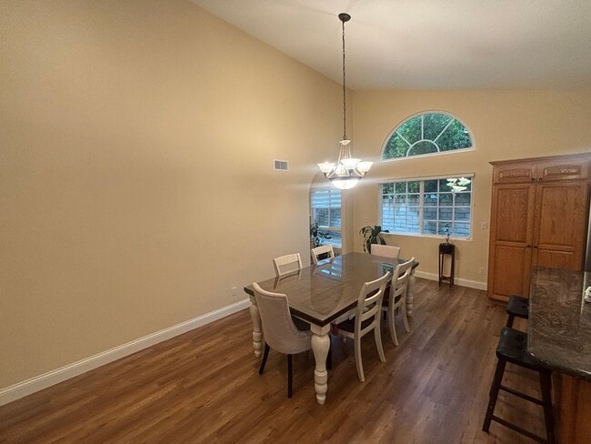 Foto del edificio - COMING SOON! Stunning Single-Story 3-Bedroom Home with 3-Car Garage and Community Pool in Thousan...