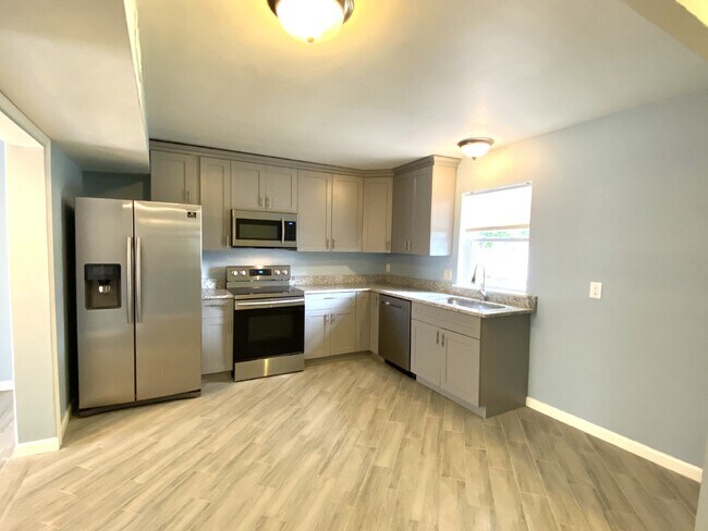 Building Photo - UPDATED VIRGINIA BEACH TOWNHOME FOR RENT!