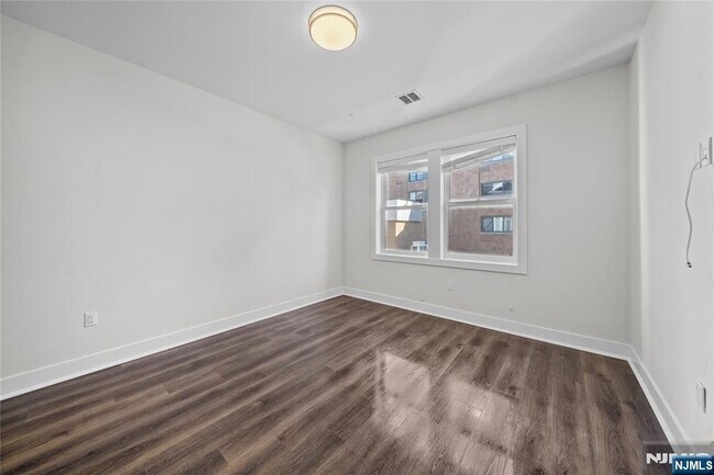 Foto del edificio - 313 Woodland Pl