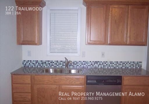 Foto del edificio - 122 Trail Wood