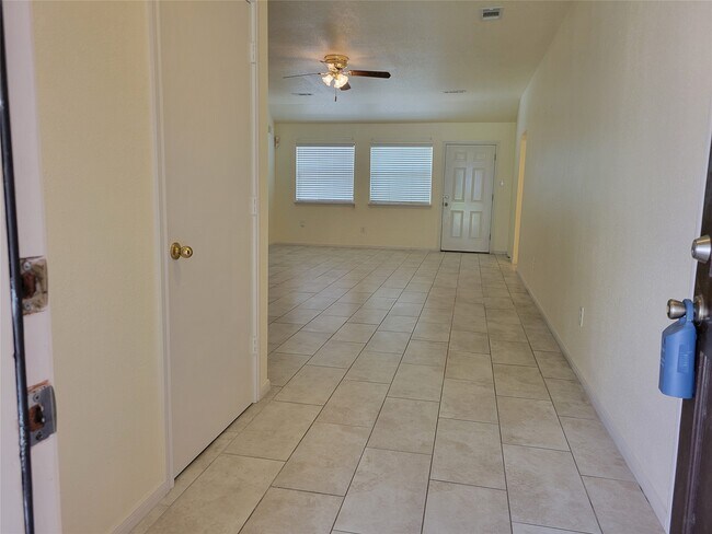 Building Photo - 19330 Larissa Dr