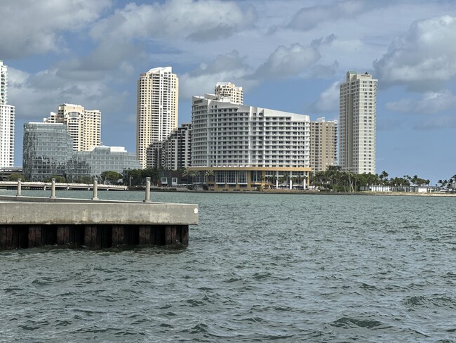 Foto del edificio - 1408 Brickell Bay Dr