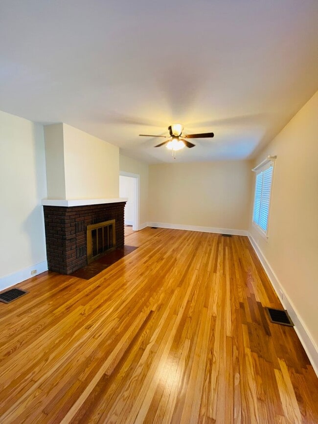 Building Photo - Highlands 2 bedroom 1 bath