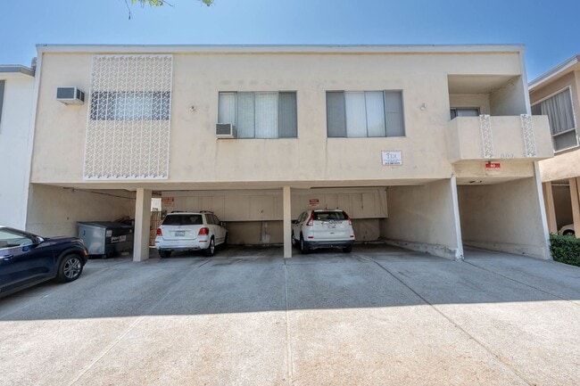 Building Photo - 607 Flores St