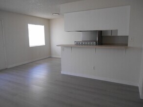Building Photo - 473 Rexford Dr
