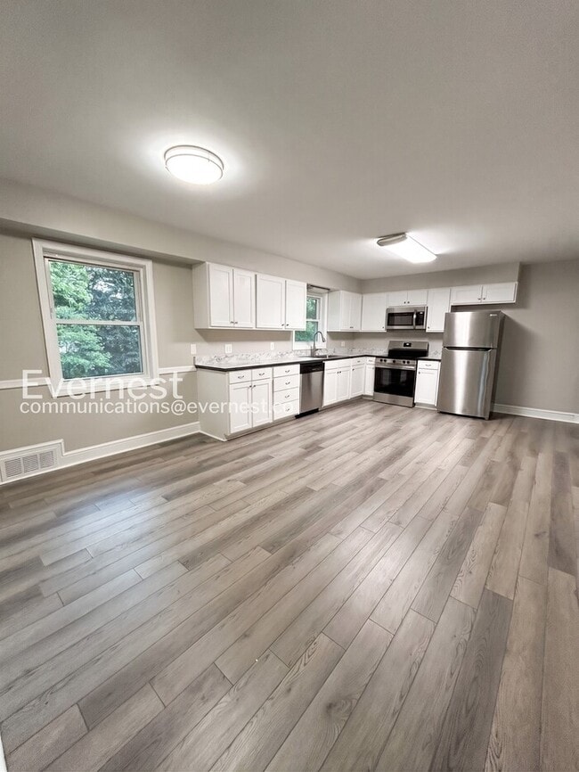 Building Photo - 112 Tabor St