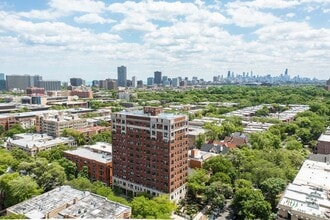 Building Photo - 1325 W Wilson Ave