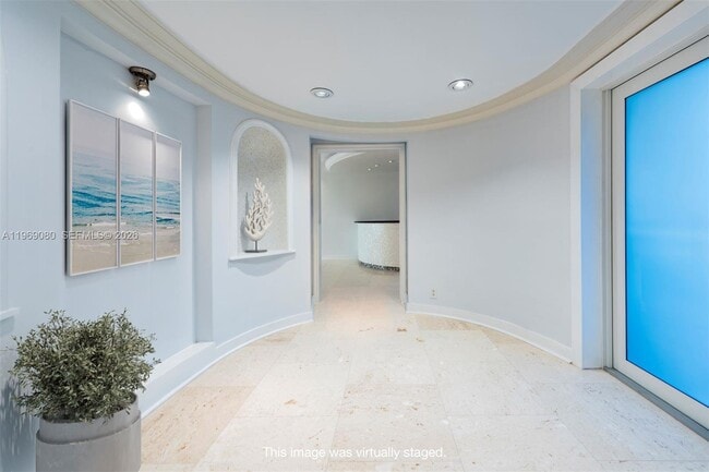 Building Photo - 333 Sunset Dr