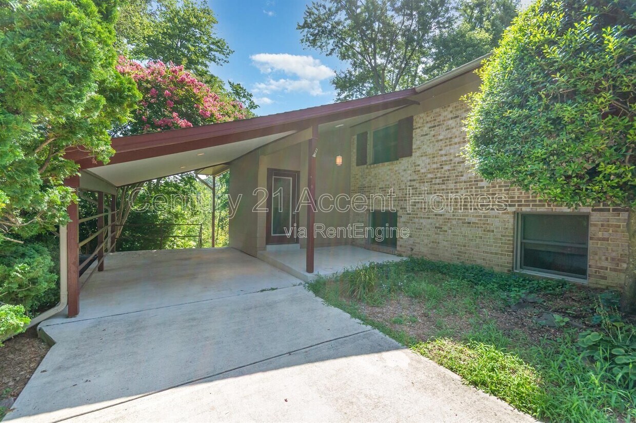 Foto principal - 2618 Stirrup Ln