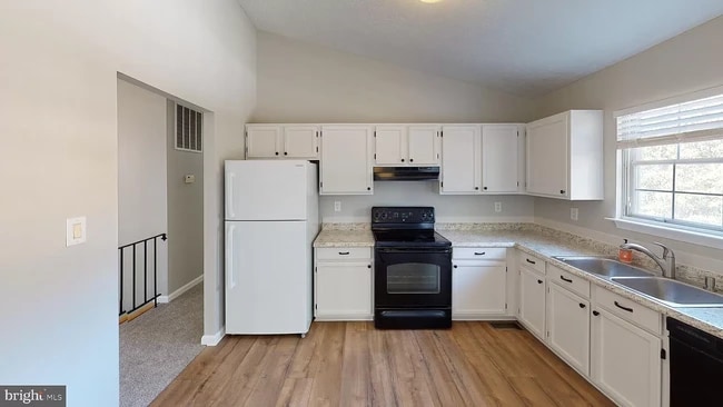 Kitchen - 22234 Hawthorne Way
