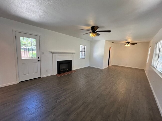 Foto del edificio - Spacious 3 bed 1bath home available in Ard...