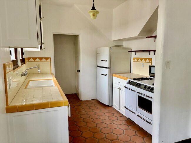 Foto del edificio - 1519 N Hayworth Ave