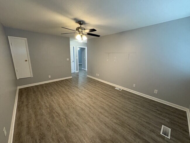 Foto del edificio - 4240 Crestview Dr