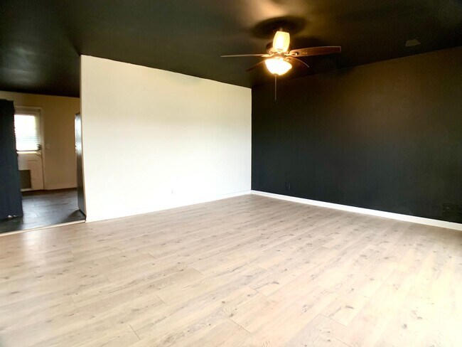 Building Photo - 189 Oak Tree Dr
