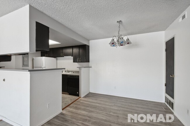 Foto del edificio - Charming 2BR Condo in Aurora